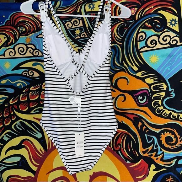 🆕 cupshe nautical inspired one piece cross strap swimsuit sz Small - Picture 4 of 12